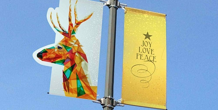 Reindeer banner with bannersaver bracket